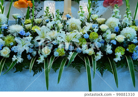 Fashionable flower altar with Casablanca 99881310