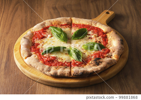 美味的燃木比薩瑪格麗塔 美味的燃木比薩瑪格麗塔 99881868