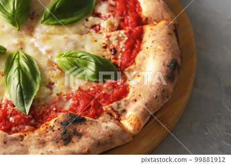 Delicious wood-fired pizza margherita Delicious wood-fired pizza margherita 99881912