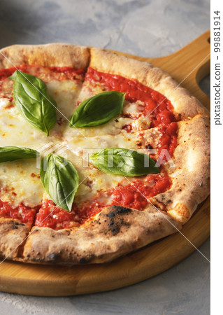Delicious wood-fired pizza margherita Delicious wood-fired pizza margherita 99881914