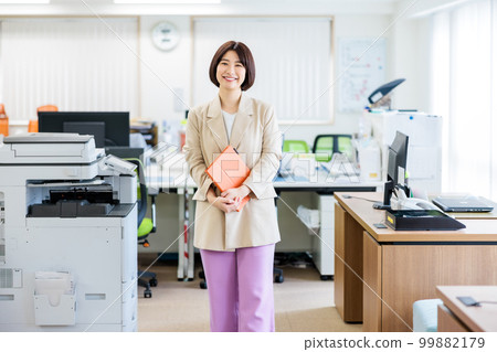 辦公室業務女人 99882179
