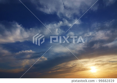 Spring evening sky with various clouds / wide angle / sky mainly / 220505pm Spring evening sky with various clouds / wide angle / sky mainly / 220505pm 99882819