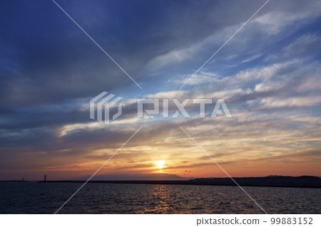 Spring evening sky with various clouds and port scenery・Wide angle・Sky mainly・220505pm Spring evening sky with various clouds and port scenery・Wide angle・Sky mainly・220505pm 99883152