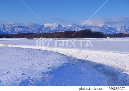 Sarabetsu village snow scene in winter 99884071
