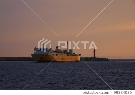 Ferry and lighthouse arriving at the port in the evening Spring/Air mainly/220505pm Ferry and lighthouse arriving at the port in the evening Spring/Air mainly/220505pm 99884080
