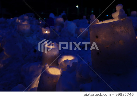 Ice and snow lanterns in the snow (Yukimi Kaido Inabu) 99885746