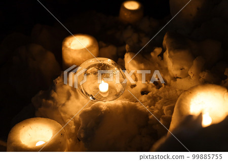 Ice and snow lanterns in the snow (Yukimi Kaido Inabu) 99885755