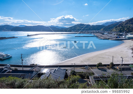 A fishing boat and Odotsu Beach on a sunny day A fishing boat and Odotsu Beach on a sunny day 99885992