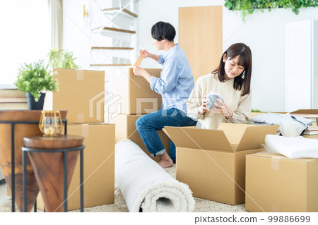 Moving Transfer Packing Husband Couple Family Lifestyle Living Moving Transfer Packing Husband Couple Family Lifestyle Living 99886699