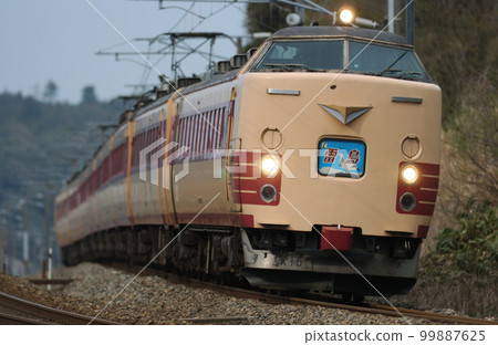 北陸本線細木蘆原溫泉JR西485系列A10編隊(京都)雷鳥 北陸本線細木蘆原溫泉JR西485系列A10編隊(京都)雷鳥 99887625
