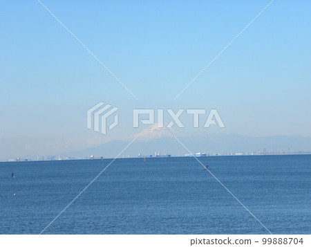 從稻毛海岸隔東京灣遠眺富士山 從稻毛海岸隔東京灣遠眺富士山 99888704