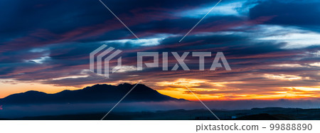 Daikanbo Dawn Panorama [Aso City, Kumamoto Prefecture] 99888890