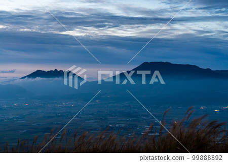 Daikanbo Dawn [Aso City, Kumamoto Prefecture] 99888892