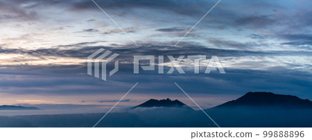 Daikanbo Dawn Panorama [Aso City, Kumamoto Prefecture] 99888896