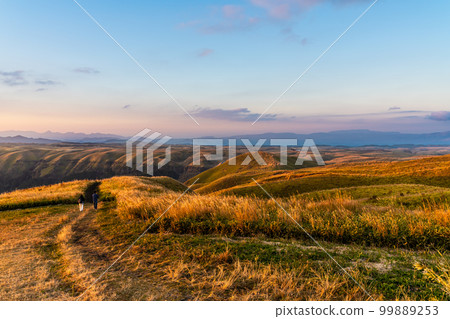 Daikanbo sunset and autumn leaves [Aso City, Kumamoto Prefecture] 99889253