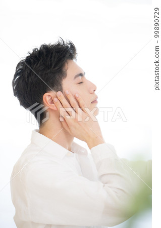 A refreshing young man who can be used for skin care and hair care 99890729