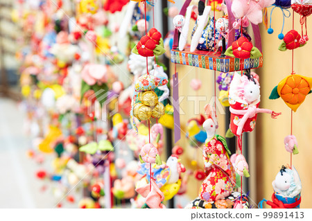 Hanging ornaments and hanging dolls Hanging ornaments and hanging dolls 99891413
