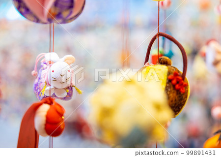 Hanging ornaments and hanging dolls Hanging ornaments and hanging dolls 99891431