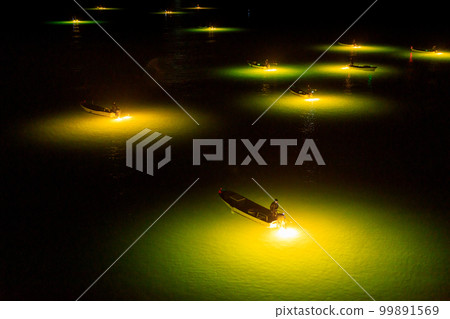 Tokushima _ Spectacular view of glass eel fishing in the Yoshino River 99891569