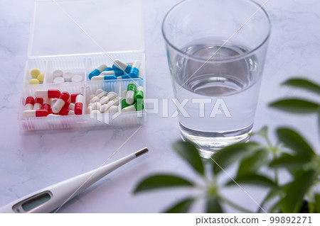 Medicine and medicine case Oral medicine management image 99892271