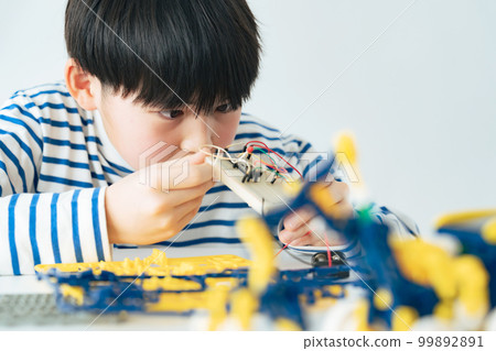 boy doing electronic work 99892891