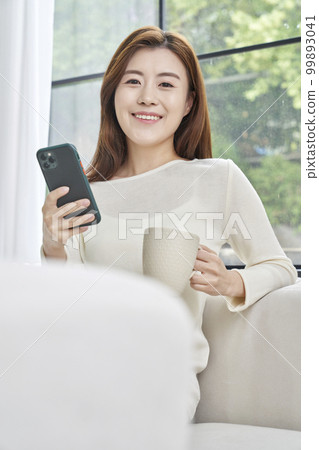 Coffee, smartphone, home, housing, young woman, Korean Coffee, smartphone, home, housing, young woman, Korean 99893041