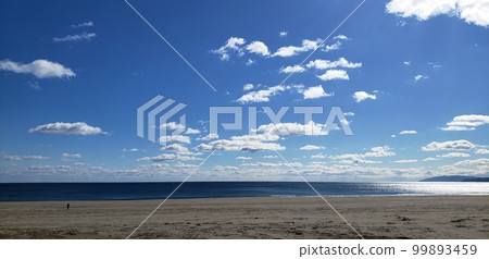 View of Cape Ashizuri and Tosa Bay from the beach of Irino Matsubara in Kuroshio Town, Kochi Prefecture [January] 99893459