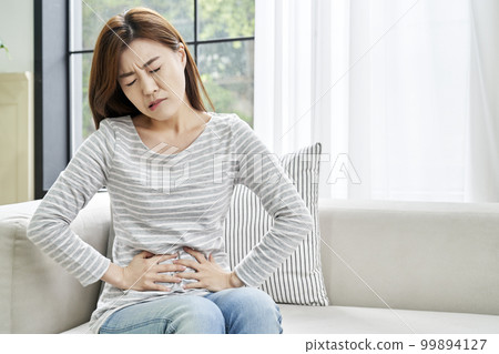 Abdominal pain, pain, young woman, home, housing, young woman, Korean Abdominal pain, pain, young woman, home, housing, young woman, Korean 99894127