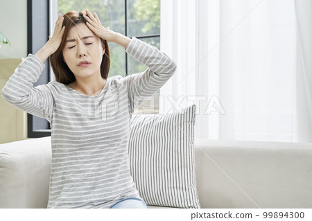 Headache, pain, young woman, home, housing, young woman, Korean Headache, pain, young woman, home, housing, young woman, Korean 99894300