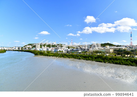 從Manko（沖繩縣豐見城市市）望向豐見城市加賀津的烈龍橋/小久場川[2023年2月] 99894641