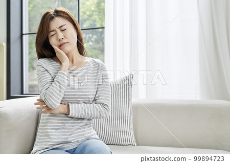Toothache, pain, young woman, home, housing, young woman, Korean Toothache, pain, young woman, home, housing, young woman, Korean 99894723