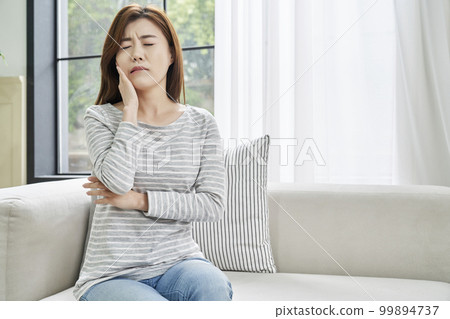 Toothache, pain, young woman, home, housing, young woman, Korean Toothache, pain, young woman, home, housing, young woman, Korean 99894737