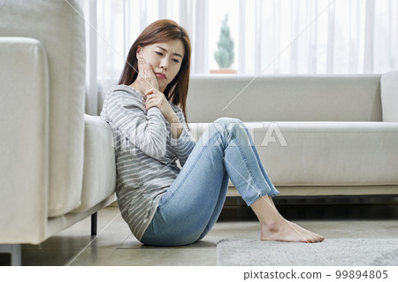 牙痛，疼痛，年輕女人，家，住房，年輕女人，韓國人 99894805