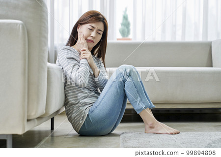 牙痛,疼痛,年輕女人,家,住房,年輕女人,韓國人 牙痛,疼痛,年輕女人,家,住房,年輕女人,韓國人 99894808