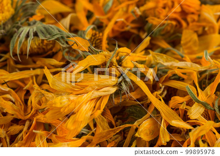 Calendula flowewr tea Calendula flowewr tea 99895978