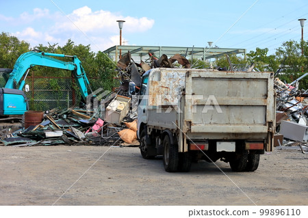 Image of industrial waste collection and transportation vehicle 99896110
