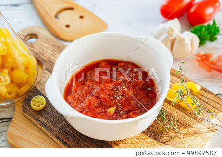 Pasta made with homemade tomato sauce 99897587