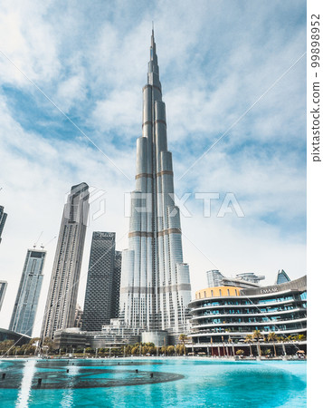 Burj Khalifa view from Burj park bridge in Downtown Dubai, United Arab Emirates Burj Khalifa view from Burj park bridge in Downtown Dubai, United Arab Emirates 99898952