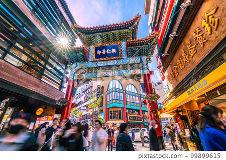 Yokohama Cityscape, Japan Yokohama Chinatown, as crowded as before the corona disaster, overlooking Zenrinmon Gate shining in the blue sky = March 4 99899615