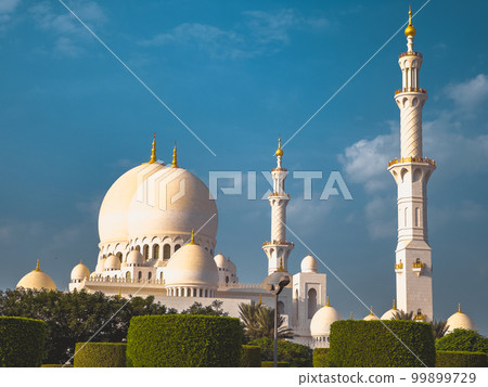 The Sheikh Zayed Grand Mosque during sunset, in Abu Dhabi, United Arab Emirates 99899729