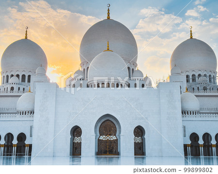 The Sheikh Zayed Grand Mosque during sunset, in Abu Dhabi, United Arab Emirates 99899802