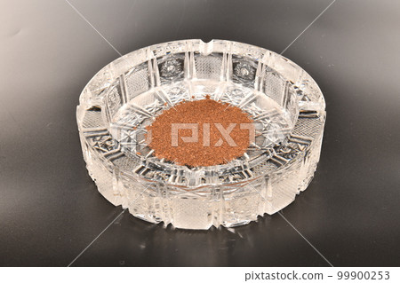 咖啡渣和煙灰缸 99900253