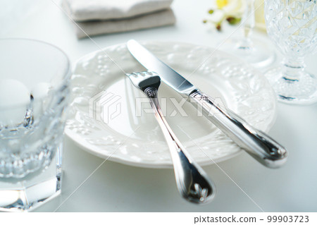 Table setting (image) 99903723