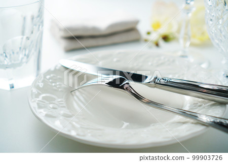 Table setting (image) 99903726