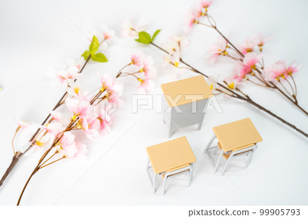 Image of a classroom and cherry blossoms 99905793