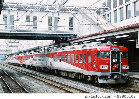 Series 455 on the Ban'etsu West Line waiting for departure in Koriyama 99906102