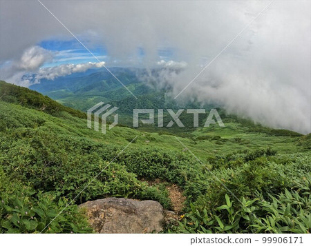 The view from the 7th station of Mt. Kariba and the trail 99906171