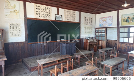 School classroom 99906606