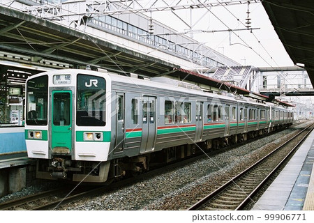 開往黑磯的719系列列車在郡山等待發車 開往黑磯的719系列列車在郡山等待發車 99906771