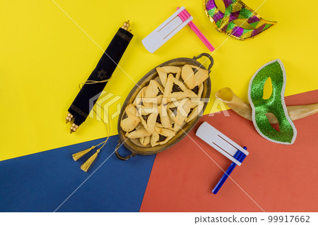 Jewish holiday of Purim to symbols Jewish celebration with hamantaschen cookies, tallit, carnival masks, noisemaker 99917662